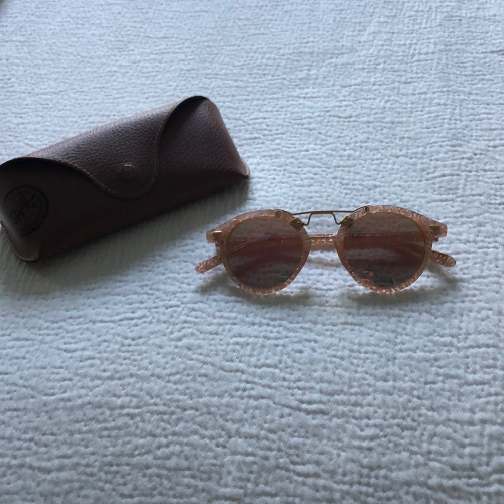 Krewe St. Louis round mirrored sunglasses.